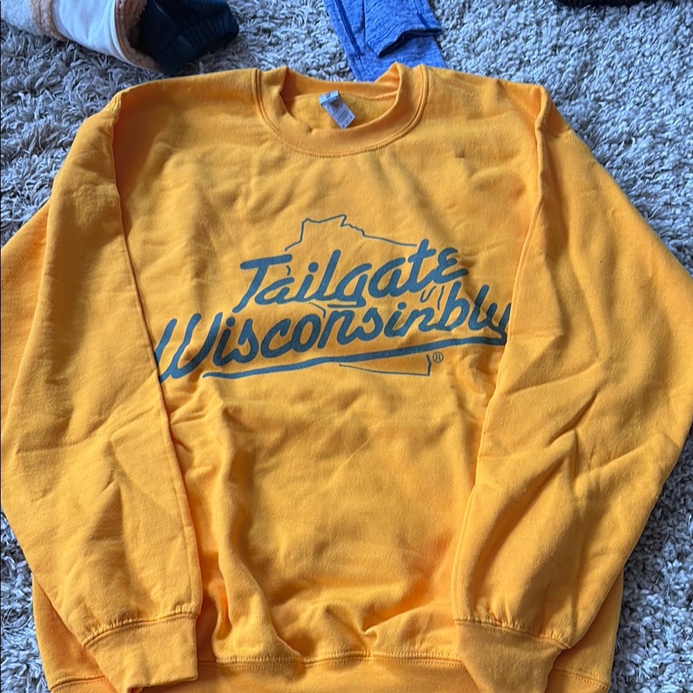 Drink/tailgate wisconsinbly crewneck